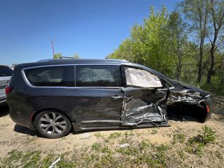 2019 Chrysler Pacifica Limited - Exterior Side Passenger